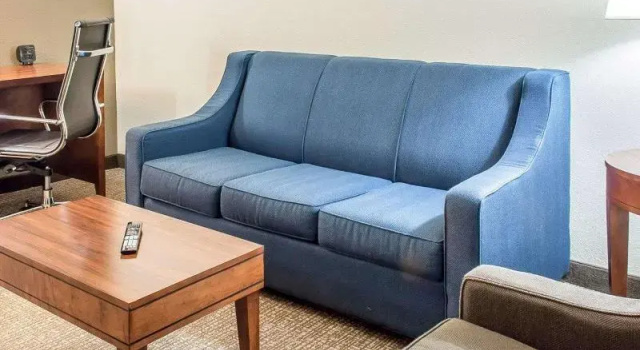 Номер Standard Comfort Suites Near Potomac Mills