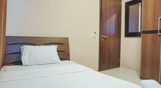 Lavish Cozy Stay 2BR at St. Moritz Apartment, Đặt Căn hộ Cilandak Jakarta