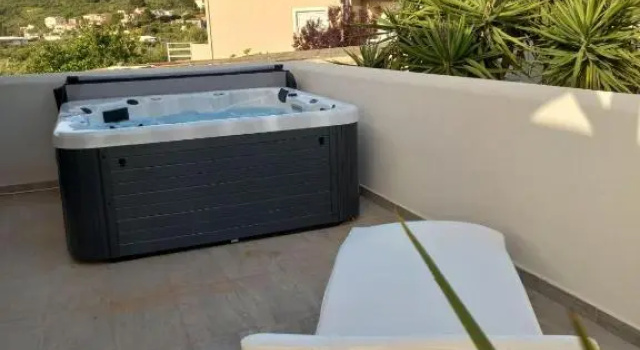 Апартаменты Lux Apartment Villa Gabriella hot tub 5km to beach