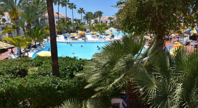 Apartment No 1 only 100 meters to beach, heated pool, wifi, balcony, Book Lejlighed Tenerife hoteller med pool, Swimmingpool