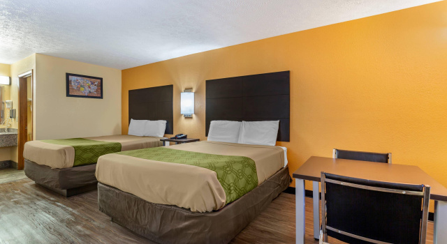 Четырёхместный номер Standard Econo Lodge Nashville North
