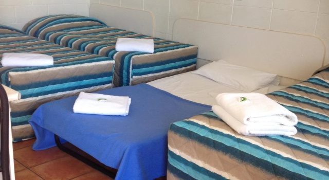 Sunburst Motel, Забронировать Мотель Отели Биджера-Уотерс с бассейном, Бассейн