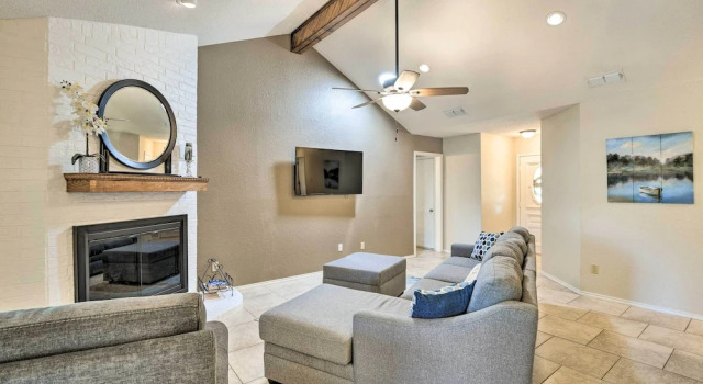 Granbury Home with Lake Granbury Access and Dock!, Rezervasyon Tatil Evi Granbury 