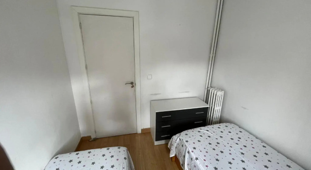 habitación matrimonial en piso compartido en el centro de Madrid, Забронировать Отель центр города Мадрид