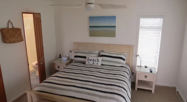 Beachfront Getaway, Забронировать Дом для отпуска Отели региона Нортленд с парковкой, Парковка