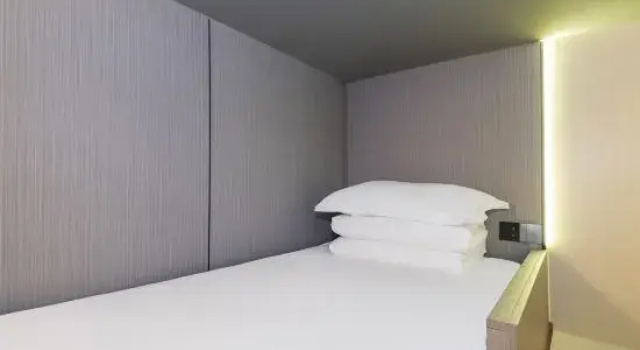 Капсула Hotel j-Metropolis