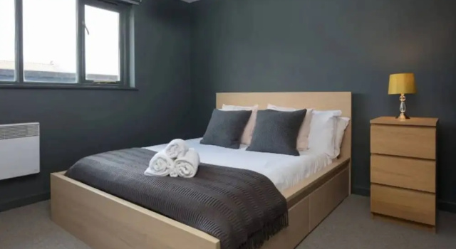 Contemporary 2 Bedroom Midland Mews Apartment