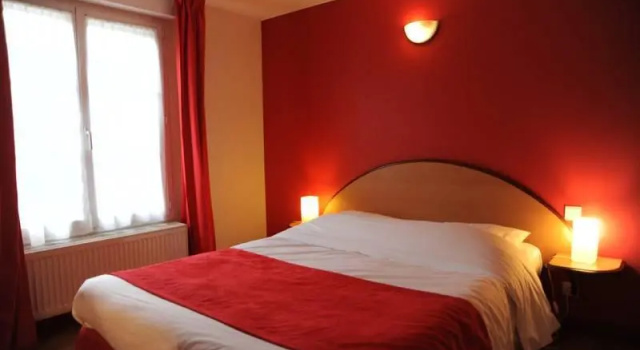 Полулюкс Standard Logis - Hôtel Restaurant lEcu de France