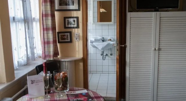 Landhotel Zur Altenburg, Забронировать Отель Калефельд 