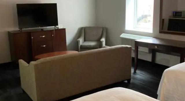 Люкс Deluxe Elker Inn & Suites