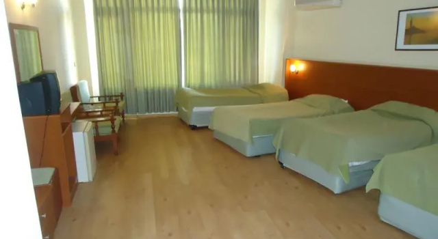 Четырёхместный номер Standard с балконом Bilgehan Hotel
