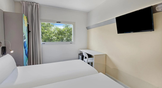 B&B HOTEL Girona 2, Забронировать Отель «постель и завтрак» Сальт Gironès