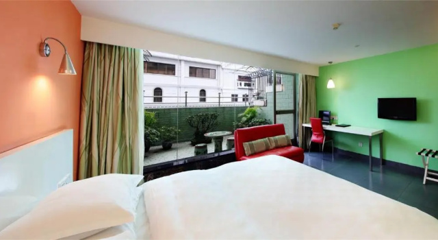 Двухместный номер Standard с балконом LN Whitehouse Hotel