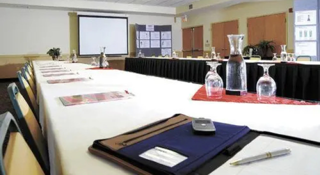 Comfort Suites Lake Country, Book Hotel Pewaukee Wisconsin