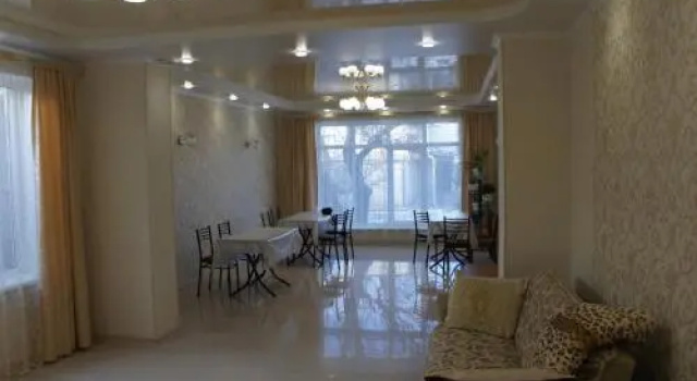 98 Kati Solovyanovoy Guest House, Забронировать Гостевой дом Отели Краснодарского края с парковкой, Парковка
