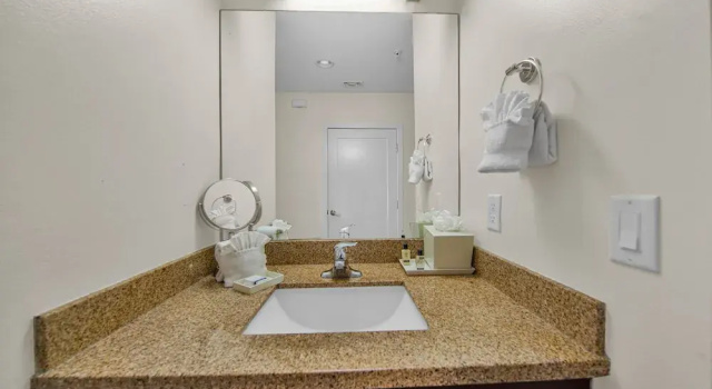 Номер Deluxe с балконом Peninsula Island Resort & Spa - Beachfront Property at South Padre Island