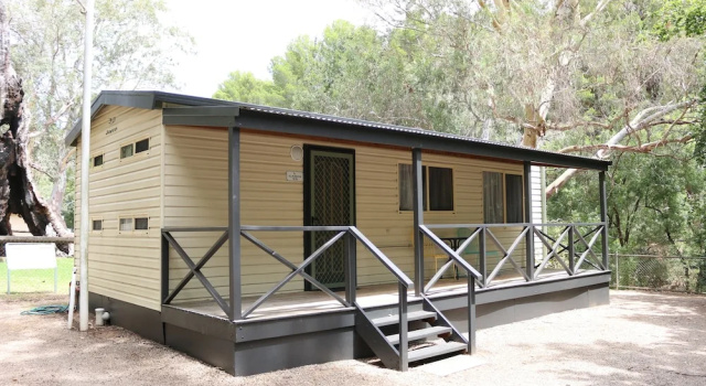 Семейные апартаменты с 3 комнатами с балконом Adelaide Brownhill Creek Tourist Park