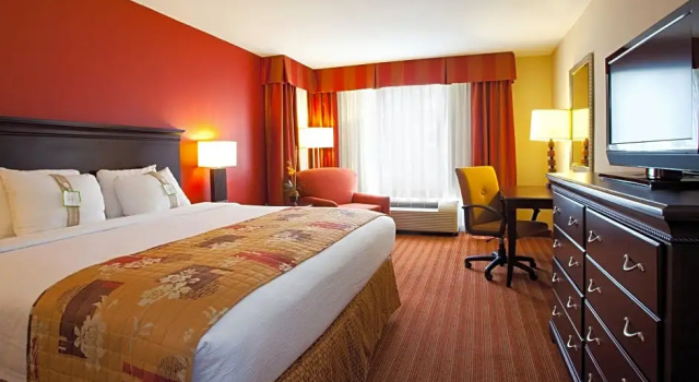 Люкс с 2 комнатами Holiday Inn Hotel & Suites - Orange Park - Wells Rd.