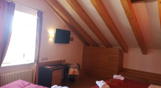Четырёхместный номер Standard с видом на горы Albergo Cavallino Bianco