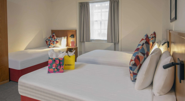 Трёхместный номер Standard Queensway Hotel, Sure Hotel Collection by Best Western