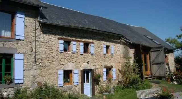 Fermette dHerbes, Забронировать Отель Мереншаль Creuse