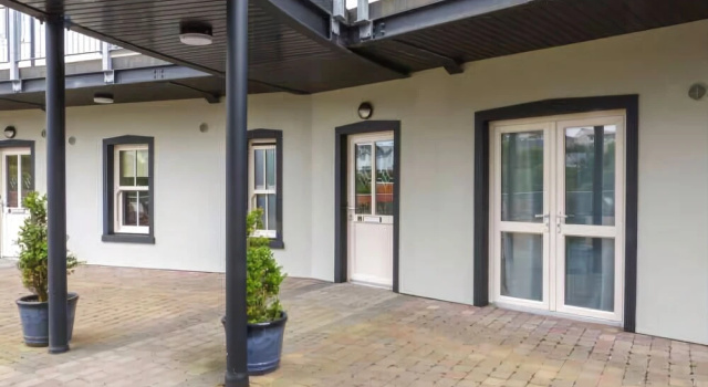 Central Ardara Riverside Apartment, Varaa Huoneisto Milltown Irlanti
