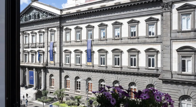 Dimora Angioina, Забронировать Гостевой дом Моло Беверелло Неаполь, рядом с Музей университета науки и искусств