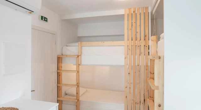 Кровать в общем номере (женский номер) Bedspot Hostel