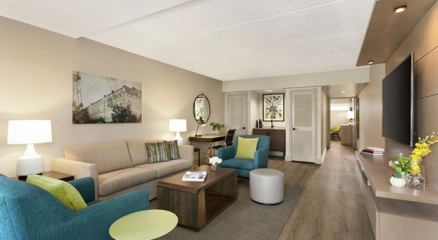 Двухместный люкс c 1 комнатой Poolside Hotel Alba Tampa, Tapestry Collection By Hilton