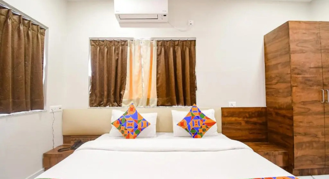 Номер Deluxe FabHotel Dak Plaza