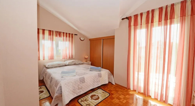 Adorable Holiday Home With Private Pool & Covered Terrace, Rezervovat Hotel Perci hotely s bazénem, Bazén
