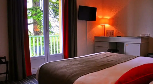 Номер Comfort Logis Hôtels- Hôtel et Restaurant Domaine de Fompeyre