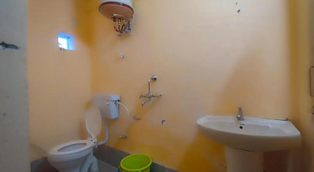 Кровать в общем номере Anna Hostel Tapovan
