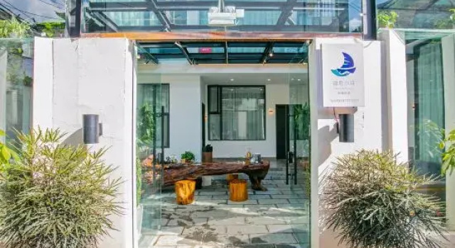 Haiyue Xiaozhu Free·Full Intelligent Black Light French Boyin Mountain Residence, Забронировать Отель Отели Дали с парковкой, Парковка