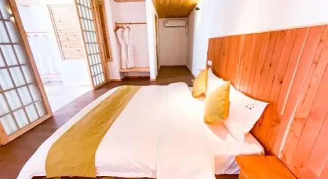 Люкс Deluxe с видом на сад Liangzhu Meisu Hostel