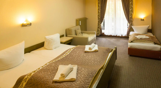 Трёхместный номер Standard Krähenbad Hotel