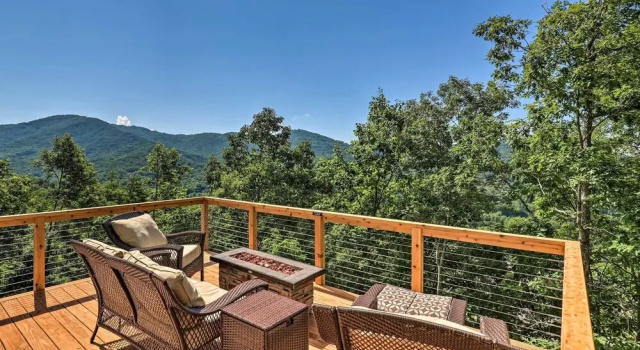 Escape w/ Hot Tub, Mtn Views: 5 Mi to Urban Trail, Забронировать Дом для отпуска Ашвилл Аппалачи