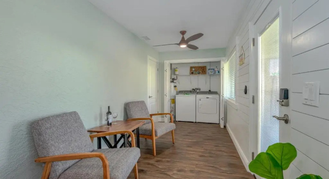 Коттедж Charming Surf Bungalow Just 30 Seconds to the Beach!