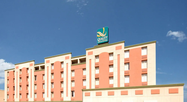 Quality Inn & Suites, Забронировать Отель Уотерлу Айова