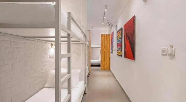 Кровать в общем номере (мужской номер) Bedzzz Varanasi by Leisure Hotels, 1 Km from Dashwasamedh Ghat