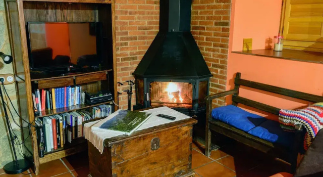 Cozy Cottage in Benllera with Hot Tub, Varaa Lomakoti Asturia mökit, Mökki