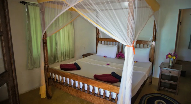 Queen of Sheba Beach Lodge