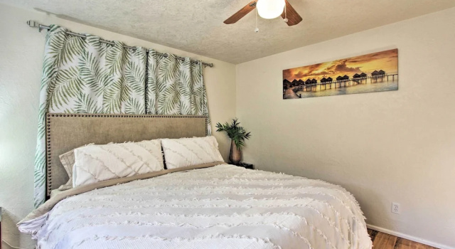 Hot Tub & Theater Room: Tropical Springfield Home, Đặt Nhà nghỉ dưỡng Springfield Willamette Valley