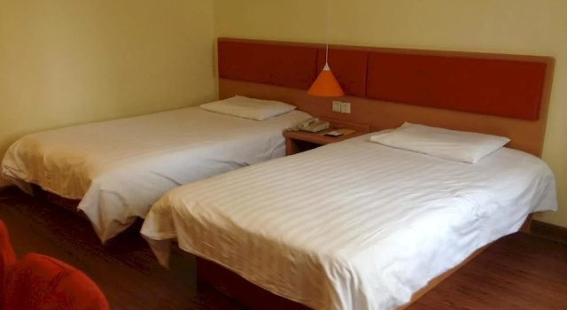 Home Inn (Shenzhen Dongmen Pedestrian Street Shaibu Metro Station), Забронировать Отель Отели Шэньчжэнь с парковкой, рядом с Пешеходная улица Донгмен, Парковка