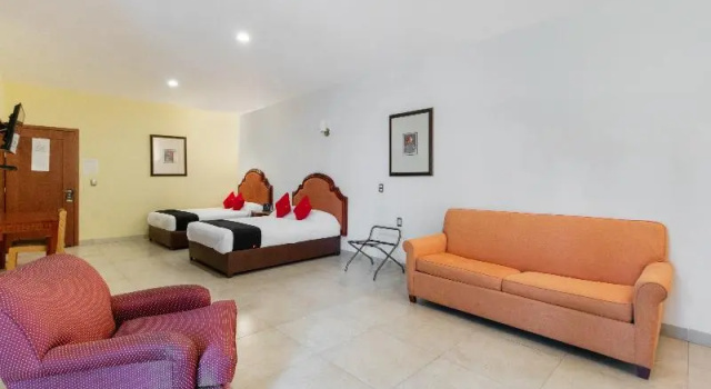 Двухместный номер Standard с балконом Capital O Hotel Vitale Leon MX