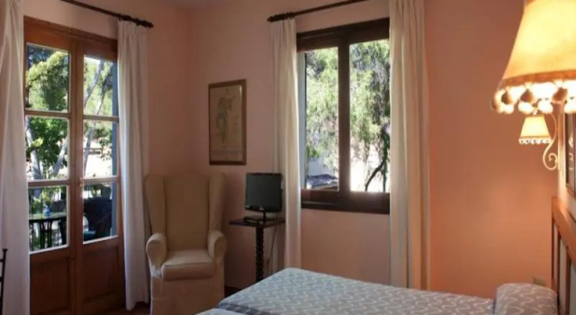 Трёхместный номер Standard с балконом Hotel Bahia