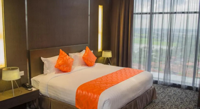 Полулюкс Grand Alora Hotel