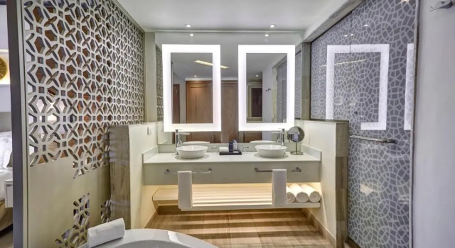 Четырёхместный полулюкс Luxury с видом на сад Royalton Bavaro, An Autograph Collection All-Inclusive Resort & Casino