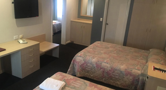 Charles Rasp Motor Inn & Cottages, Забронировать Мини-отель Брокен-Хилл Новый Южный Уэльс