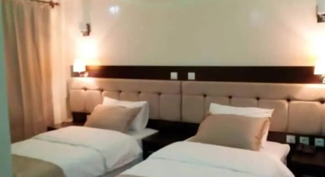 Двухместный номер Standard с балконом и с видом на город Hôtel Univers 3 Aéroport Luxe